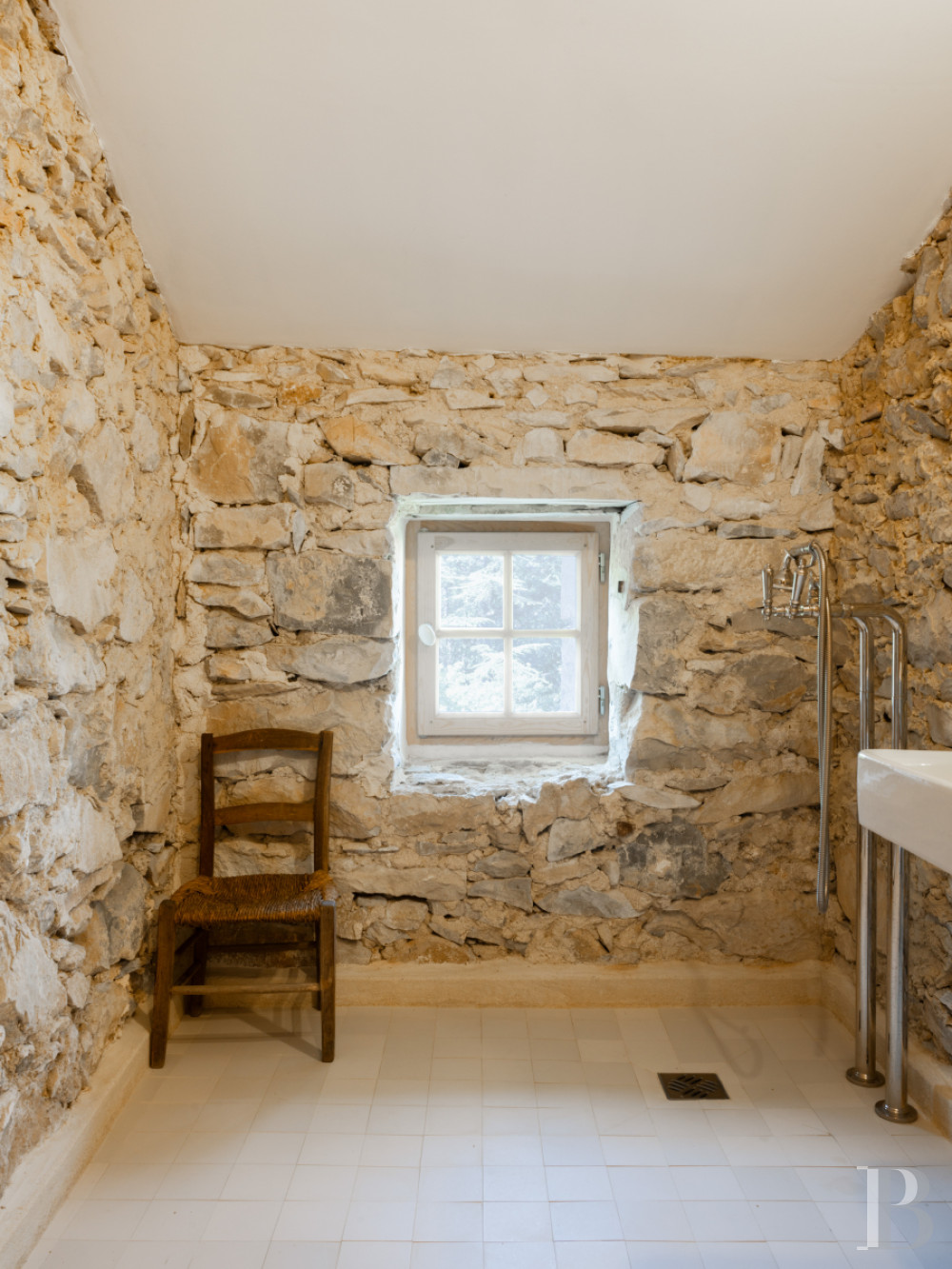 Dans le Gard, à Belvézet,  un ancien prieuré du 14e siècle au cœur du village - photo  n°20